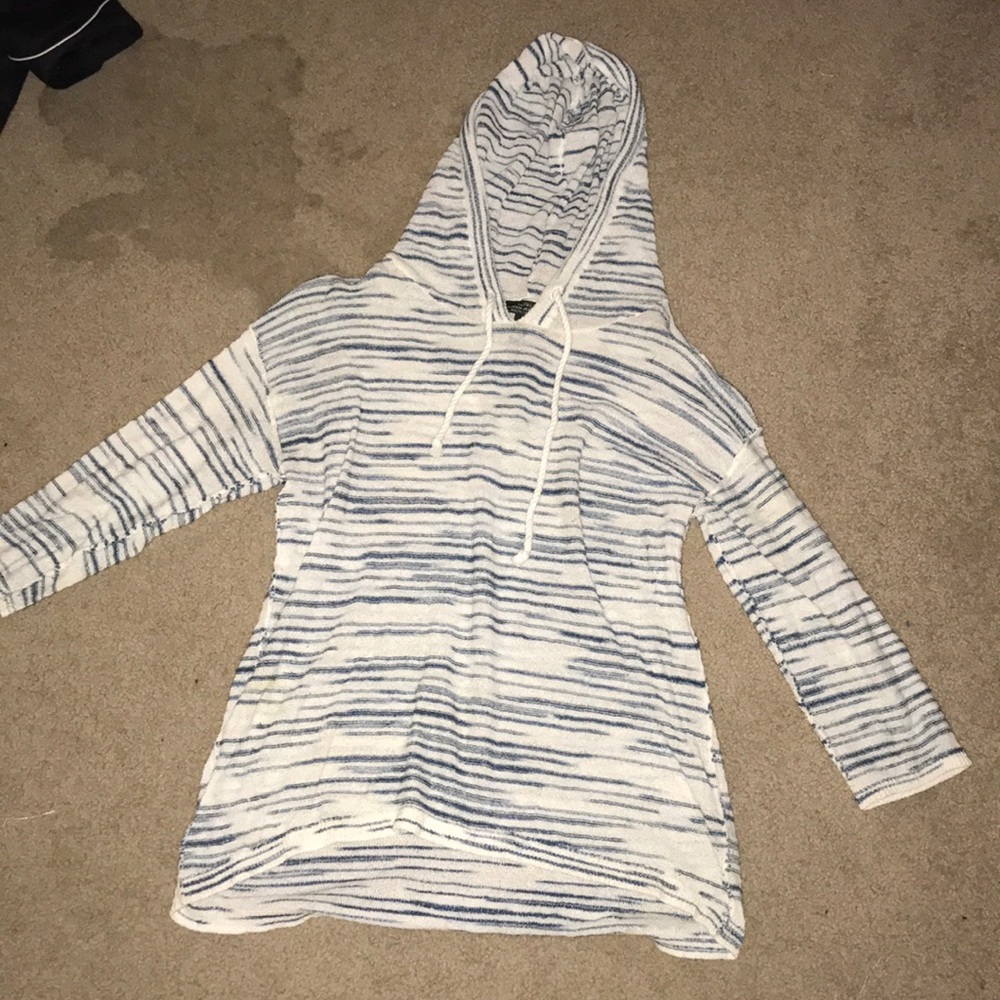 Light weight hooded long sleeve